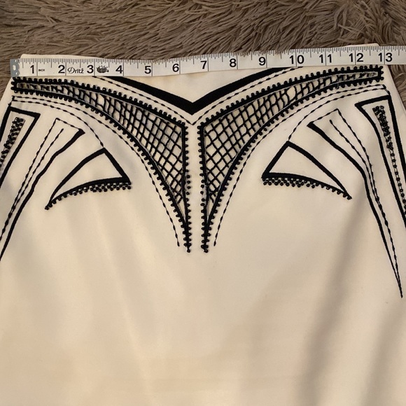 ivory with black beads - Picture 7 of 17